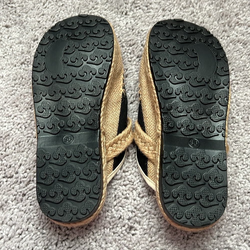 NWOT Embroidered Basket Weave Slip On Mule - Size 6 - Picture 4 of 5